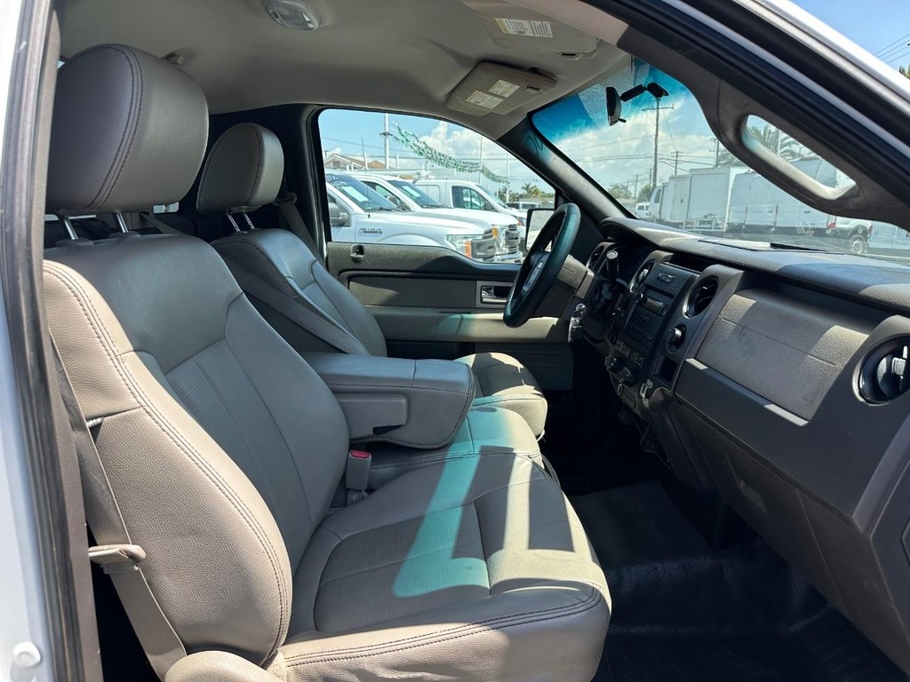 Ford F-150 Vehicle Full-screen Gallery Image 21