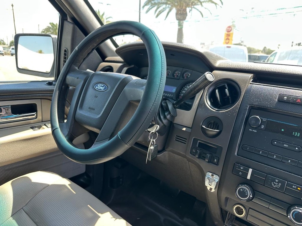 Ford F-150 Vehicle Full-screen Gallery Image 23