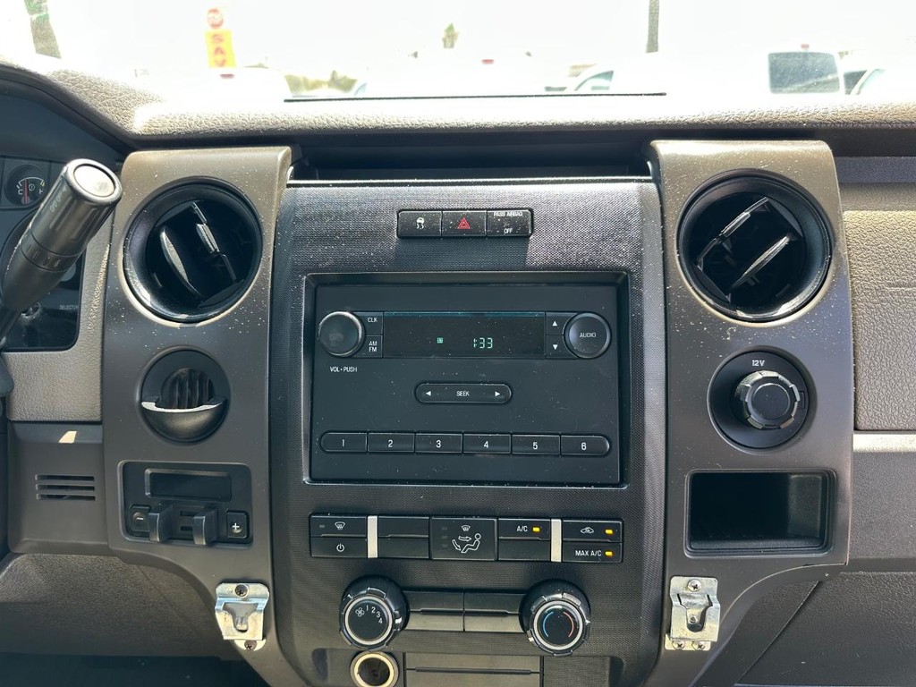 Ford F-150 Vehicle Full-screen Gallery Image 24