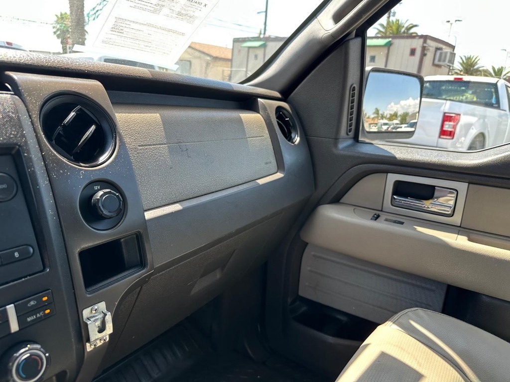 Ford F-150 Vehicle Full-screen Gallery Image 25