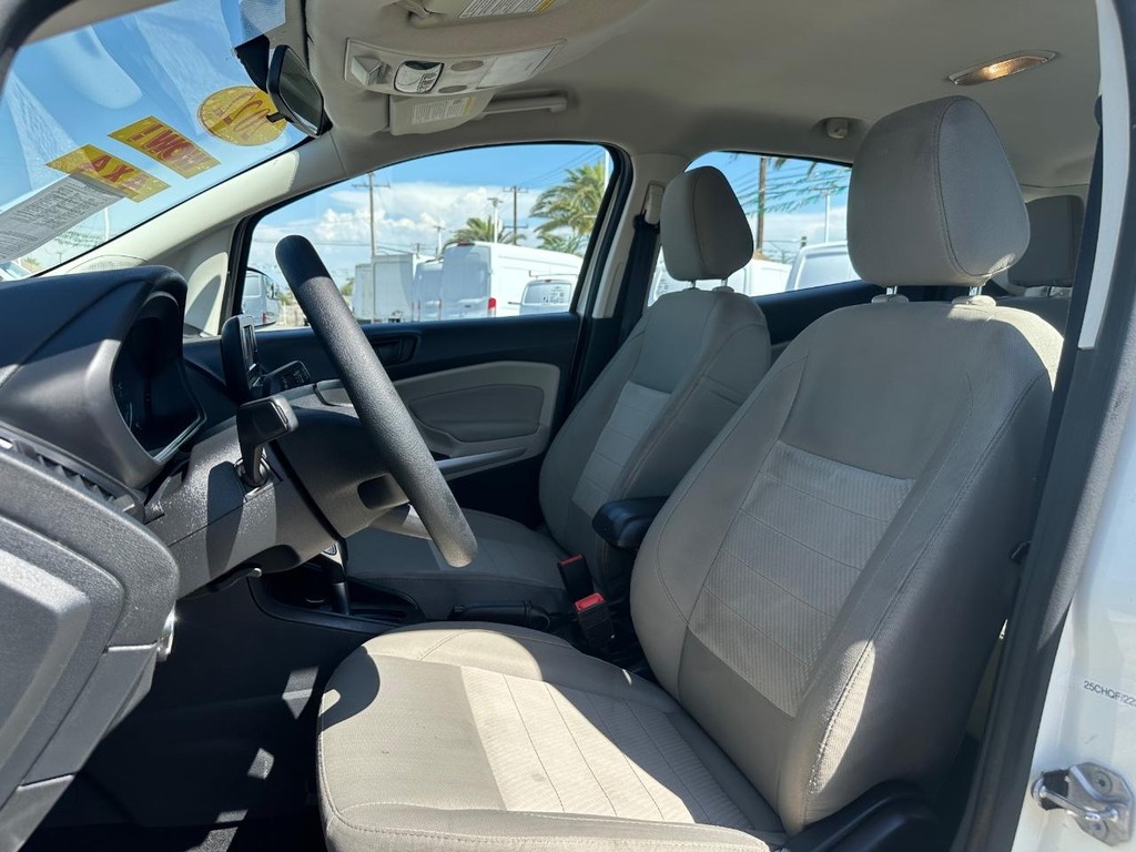 Ford EcoSport Vehicle Full-screen Gallery Image 17