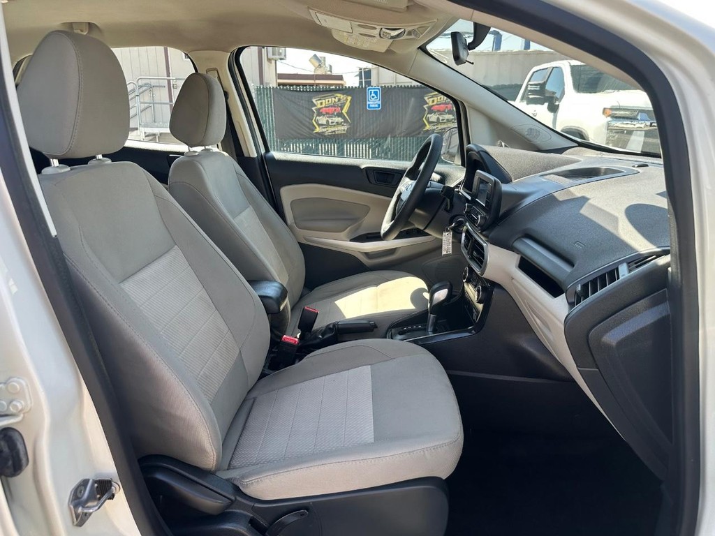 Ford EcoSport Vehicle Full-screen Gallery Image 20