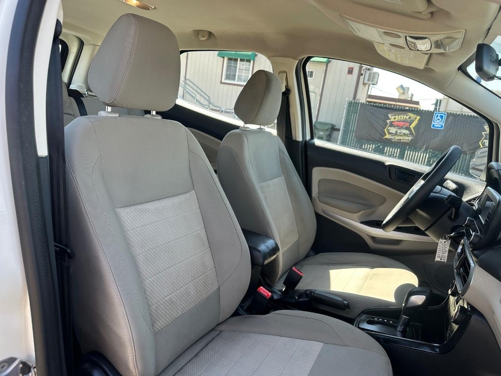 Ford EcoSport Vehicle Full-screen Gallery Image 21