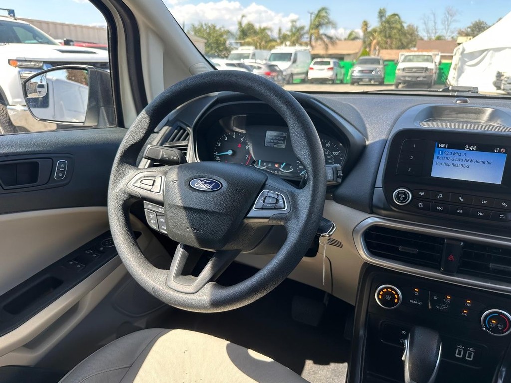 Ford EcoSport Vehicle Full-screen Gallery Image 23