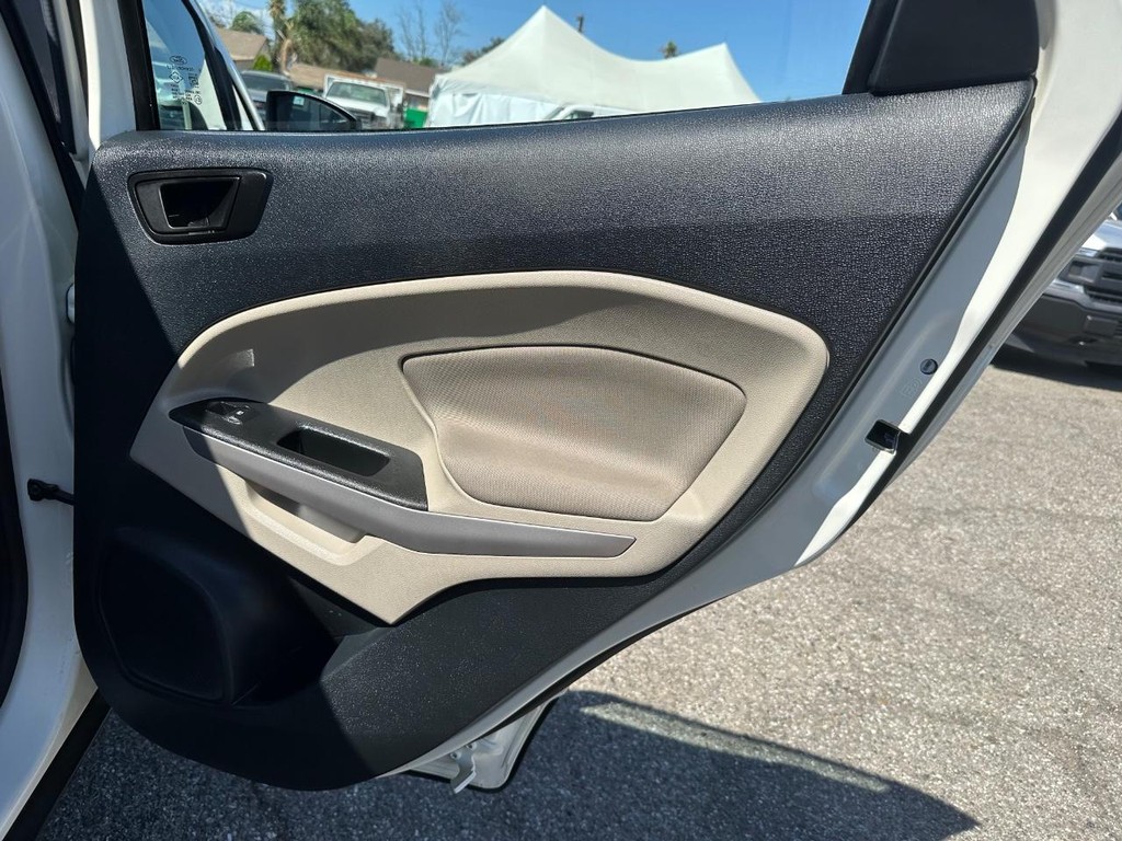 Ford EcoSport Vehicle Full-screen Gallery Image 27
