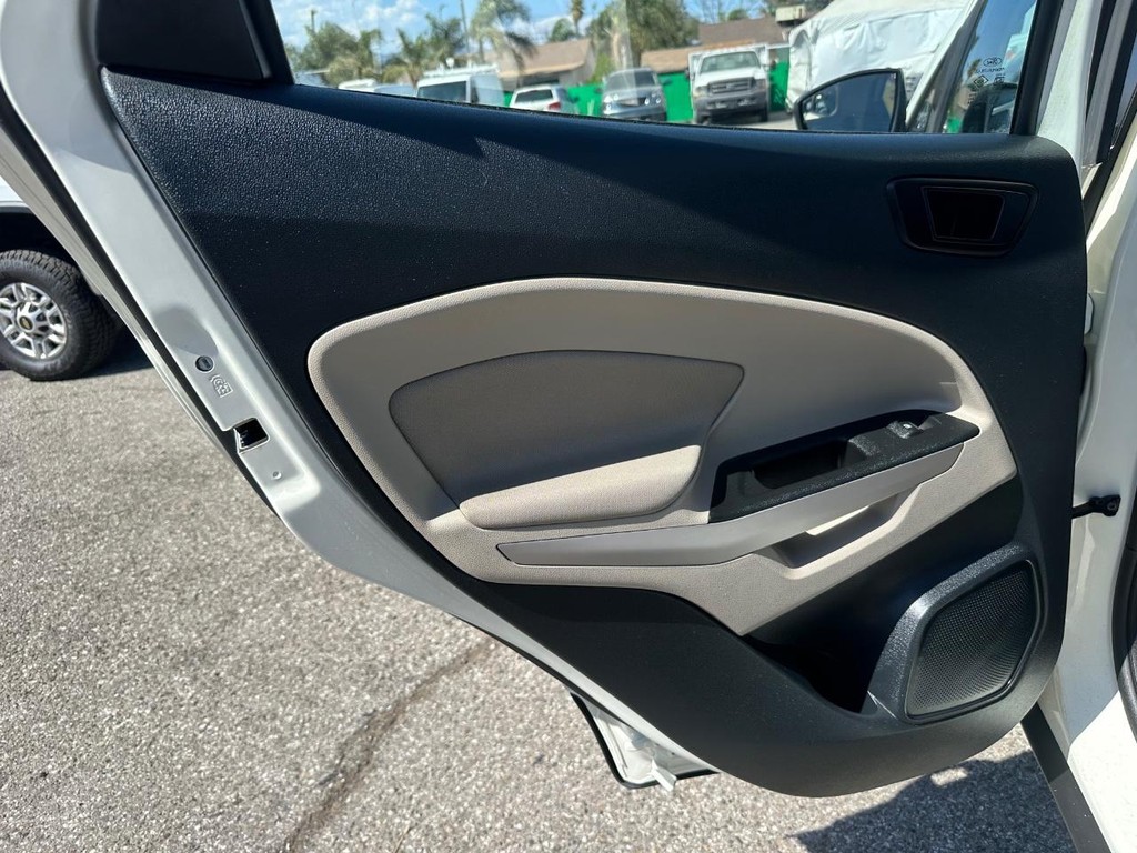 Ford EcoSport Vehicle Full-screen Gallery Image 29