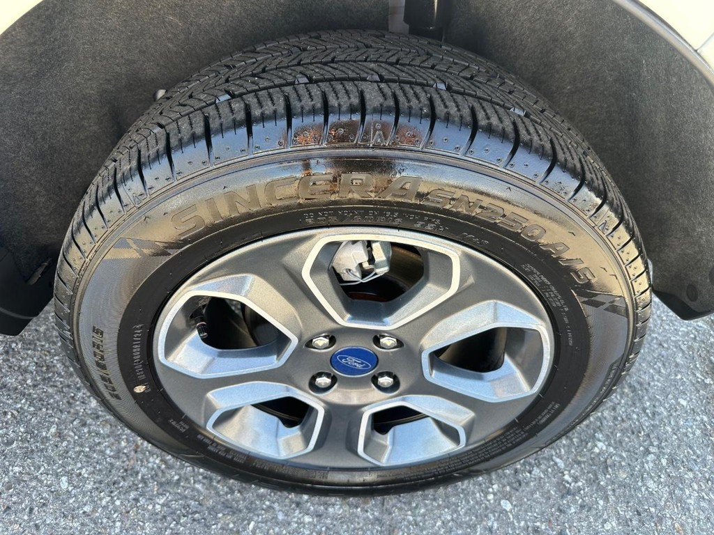 Ford EcoSport Vehicle Full-screen Gallery Image 39