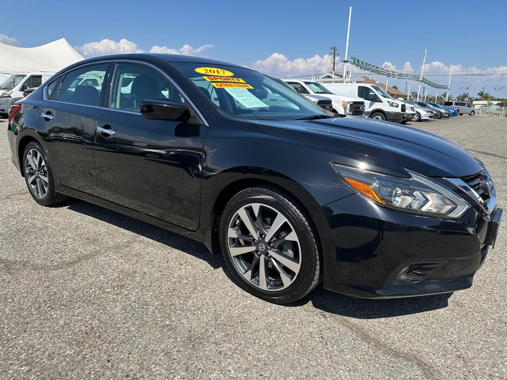 2017 Nissan Altima SR photo 4