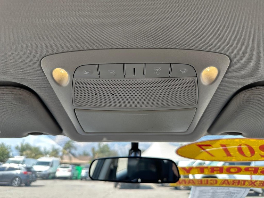 Nissan Altima Vehicle Full-screen Gallery Image 28