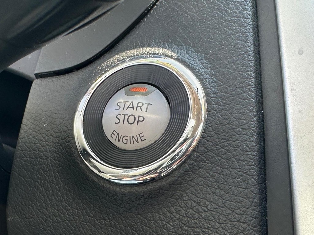 Nissan Altima Vehicle Full-screen Gallery Image 37