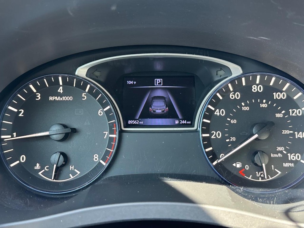 Nissan Altima Vehicle Full-screen Gallery Image 38