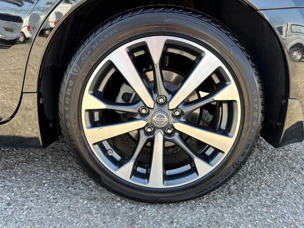 Nissan Altima Vehicle Full-screen Gallery Image 41