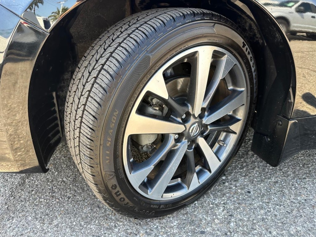 2017 Nissan Altima SR photo 2