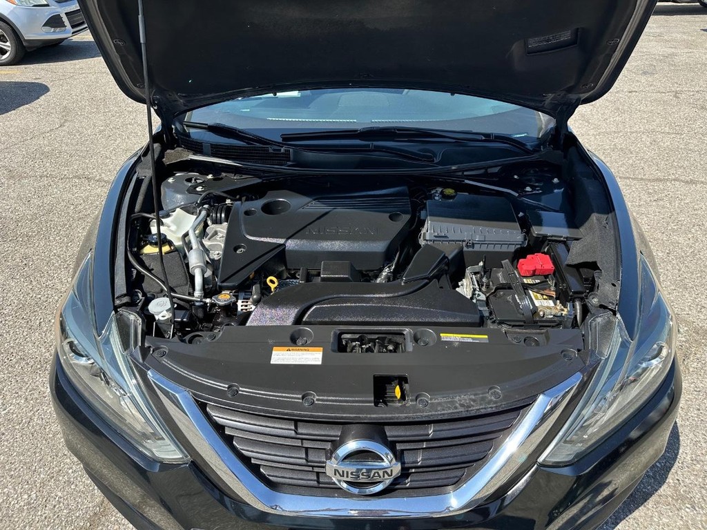 2017 Nissan Altima SR photo 3