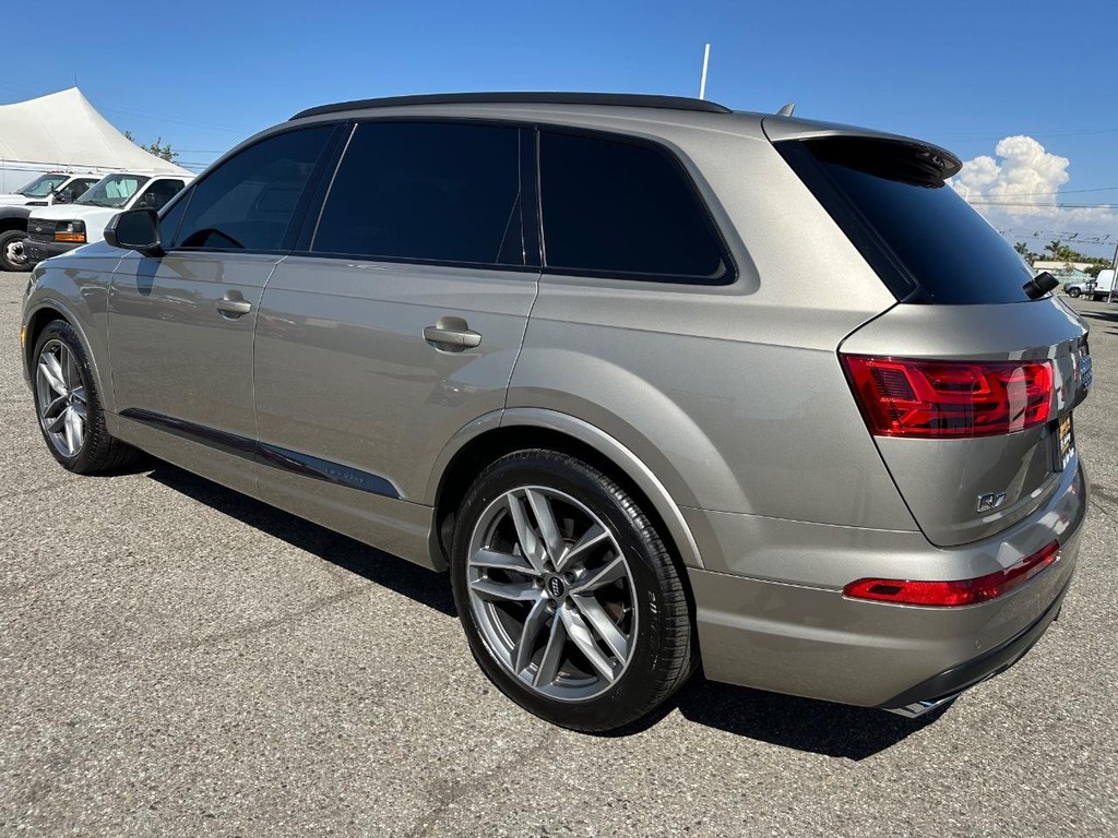 Audi Q7 Vehicle Full-screen Gallery Image 09