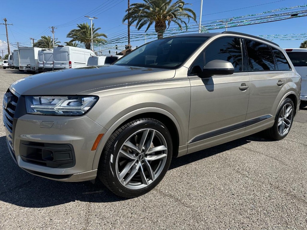 Audi Q7 Vehicle Full-screen Gallery Image 12