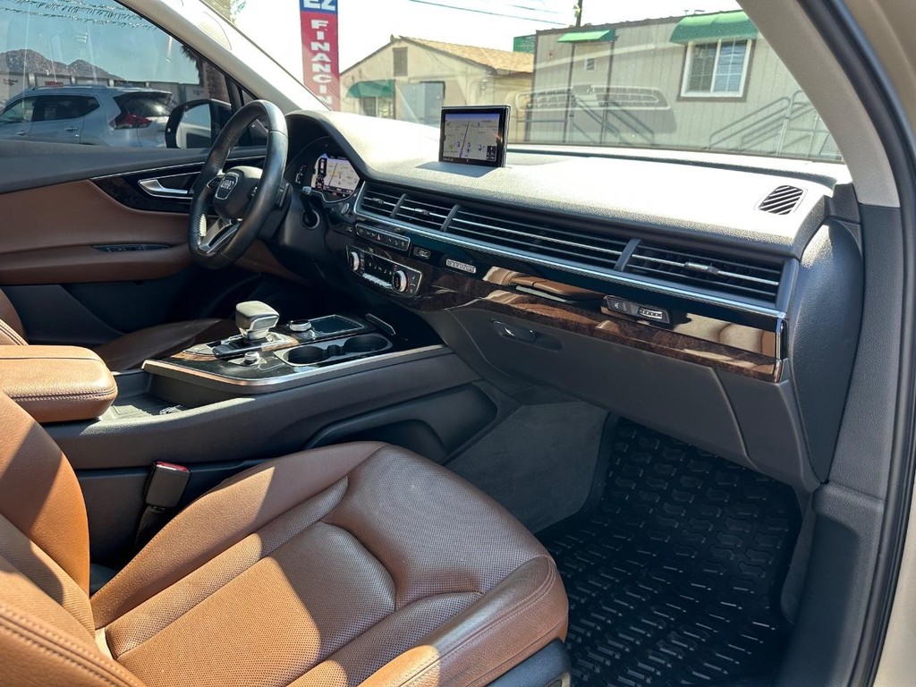 Audi Q7 Vehicle Full-screen Gallery Image 20