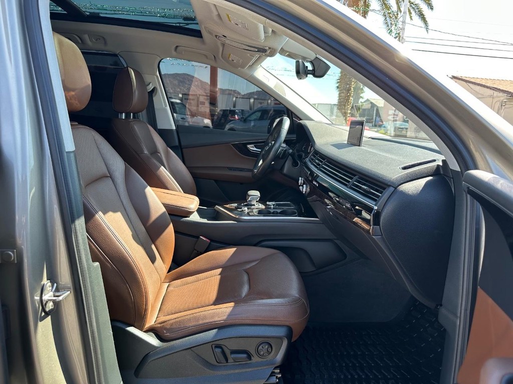 Audi Q7 Vehicle Full-screen Gallery Image 21