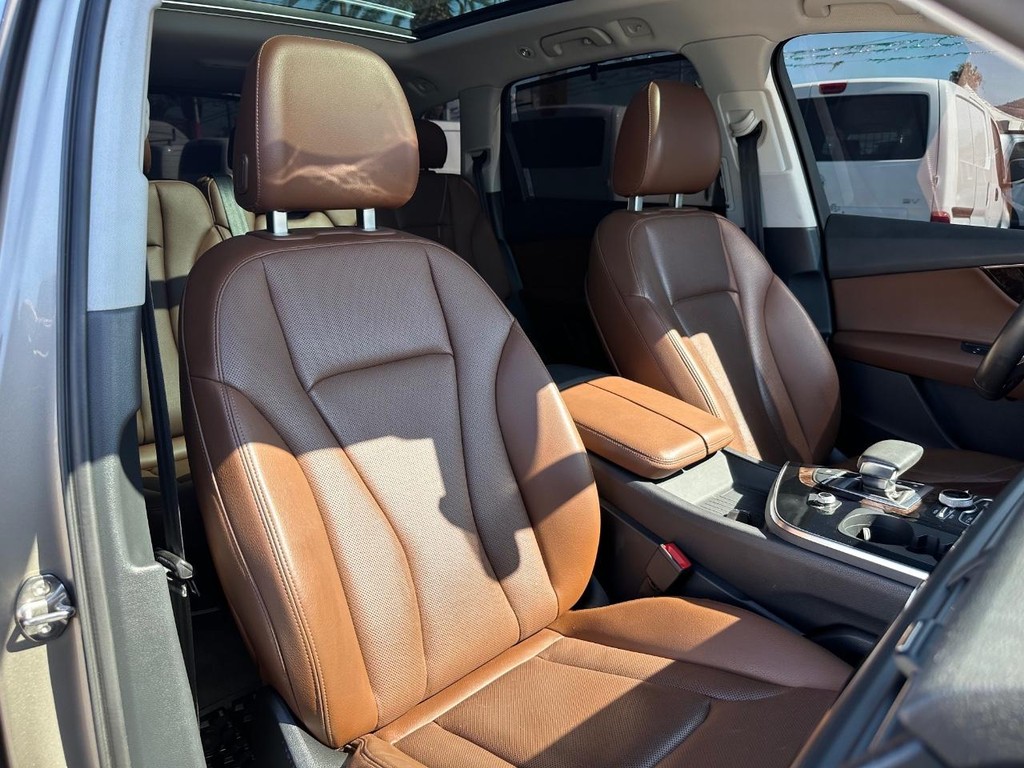 Audi Q7 Vehicle Full-screen Gallery Image 22