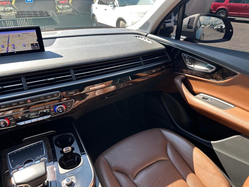 Audi Q7 Vehicle Full-screen Gallery Image 26