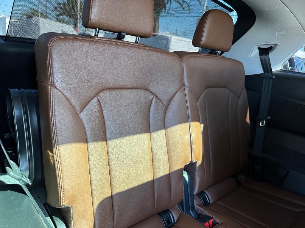 Audi Q7 Vehicle Full-screen Gallery Image 31