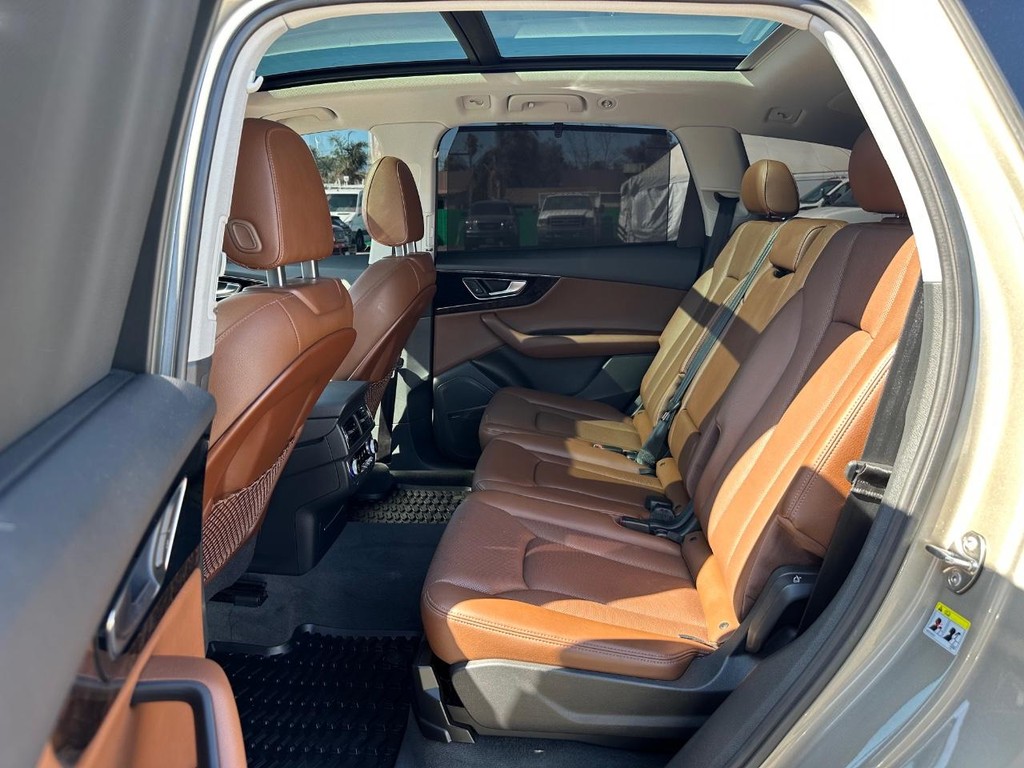 Audi Q7 Vehicle Full-screen Gallery Image 34