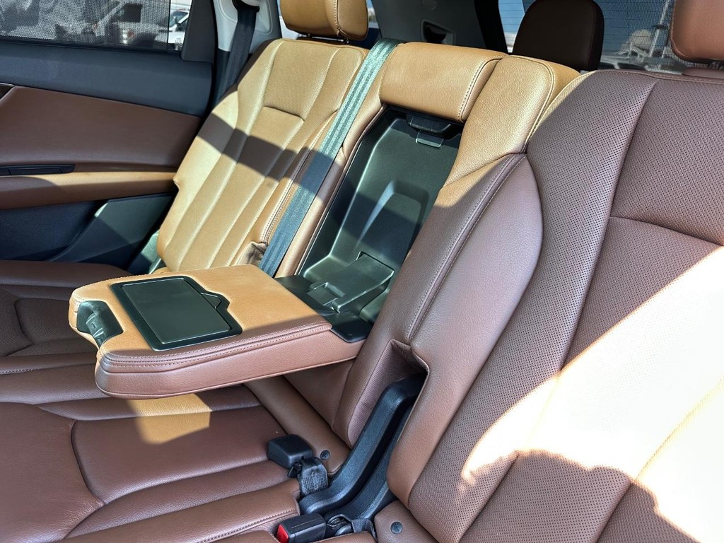 Audi Q7 Vehicle Full-screen Gallery Image 39