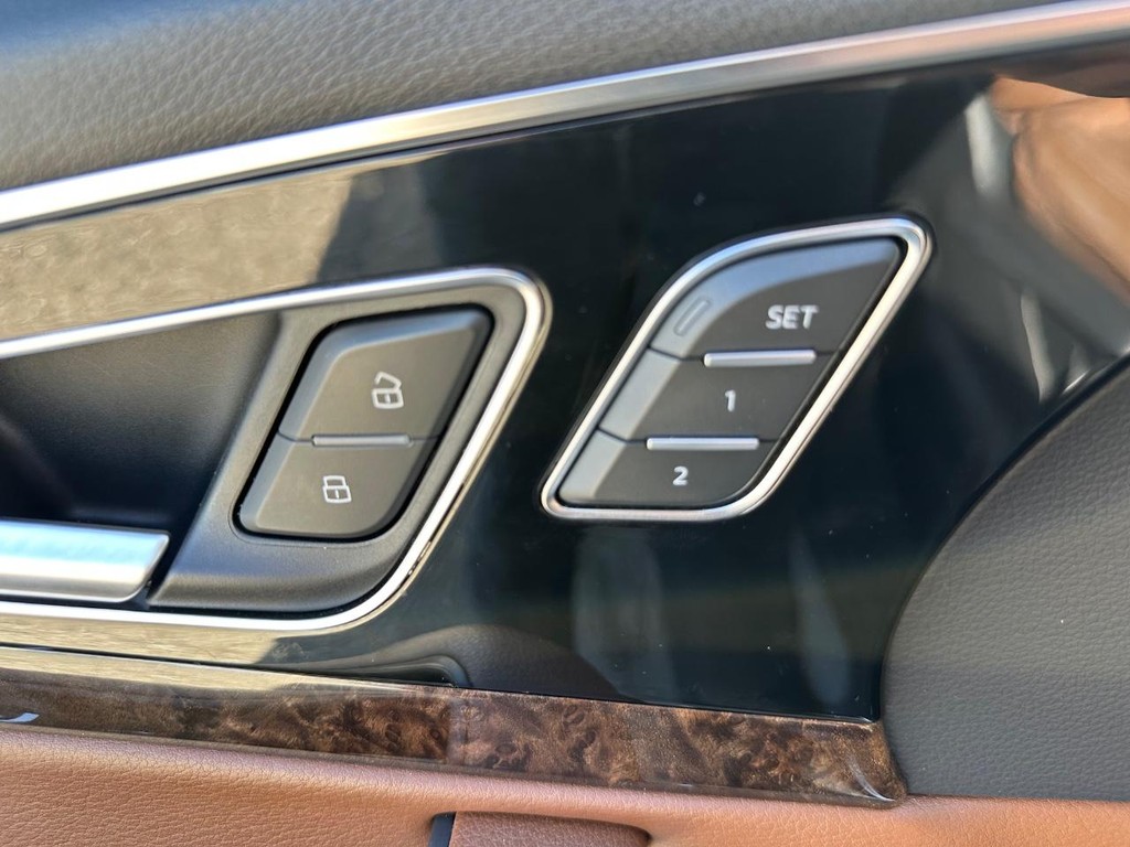 Audi Q7 Vehicle Full-screen Gallery Image 41