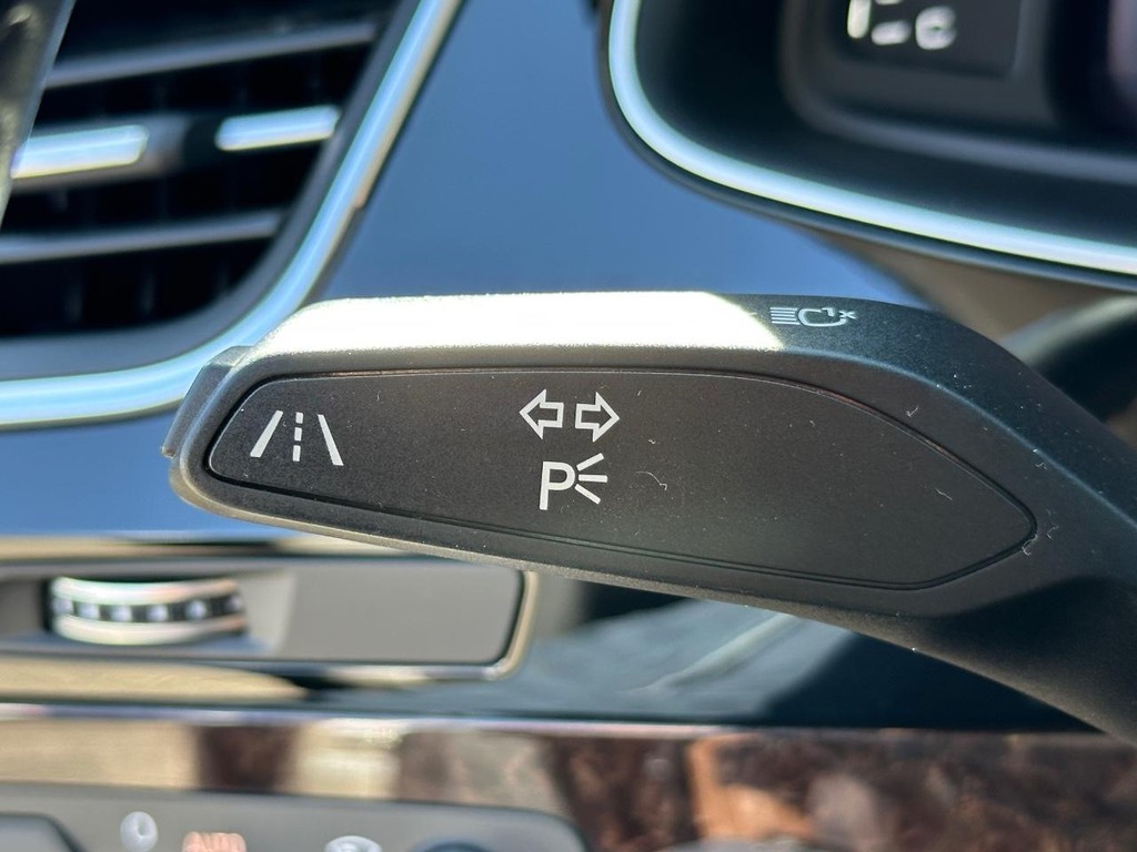 Audi Q7 Vehicle Full-screen Gallery Image 47