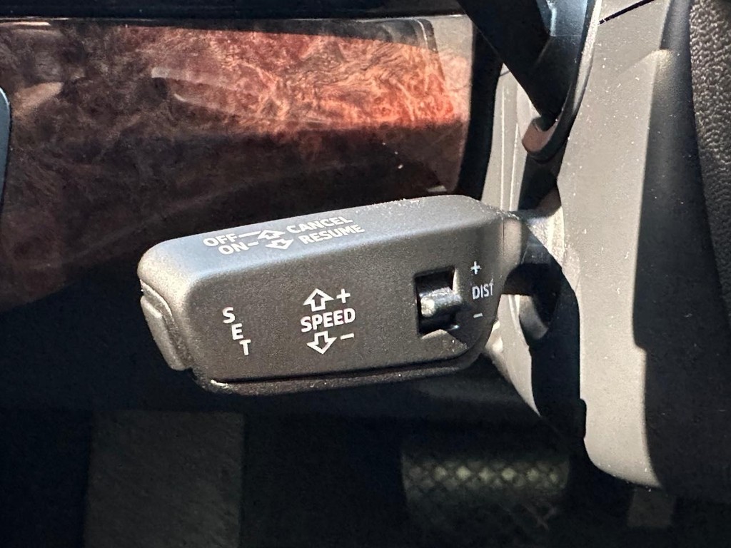 Audi Q7 Vehicle Full-screen Gallery Image 48