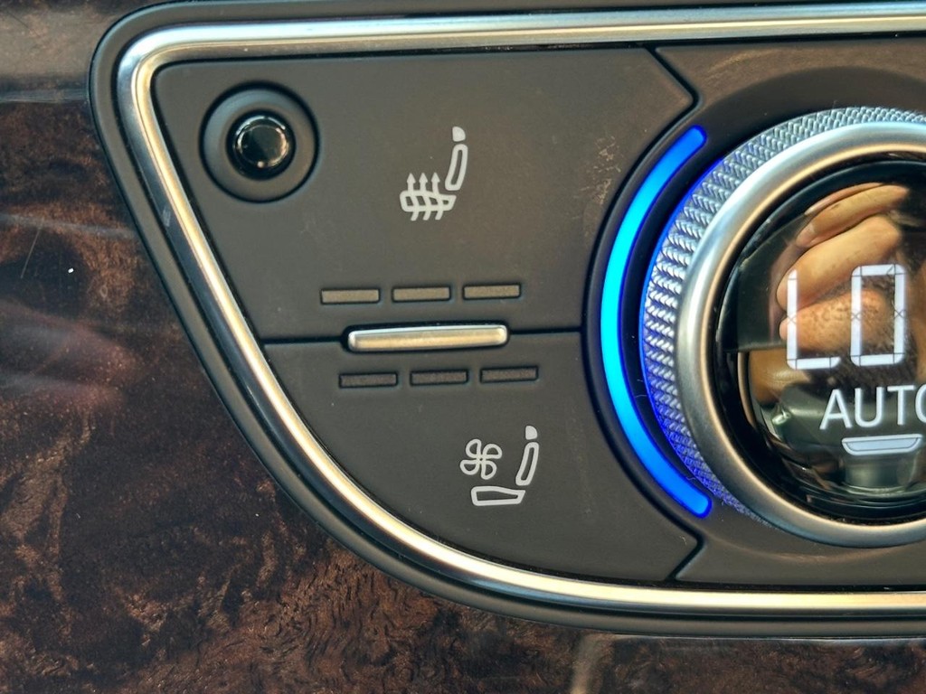 Audi Q7 Vehicle Full-screen Gallery Image 51