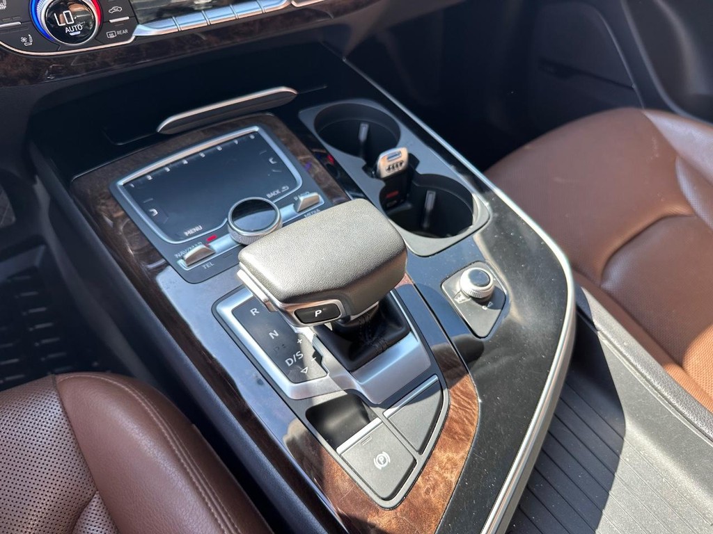 Audi Q7 Vehicle Full-screen Gallery Image 52