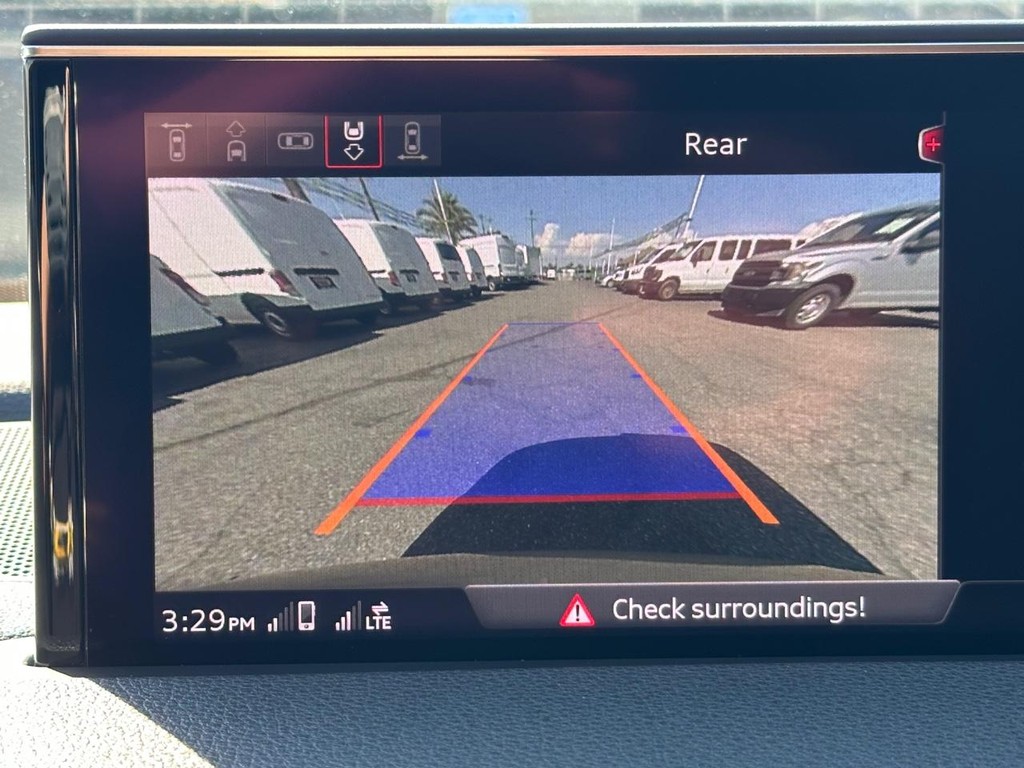 Audi Q7 Vehicle Full-screen Gallery Image 55