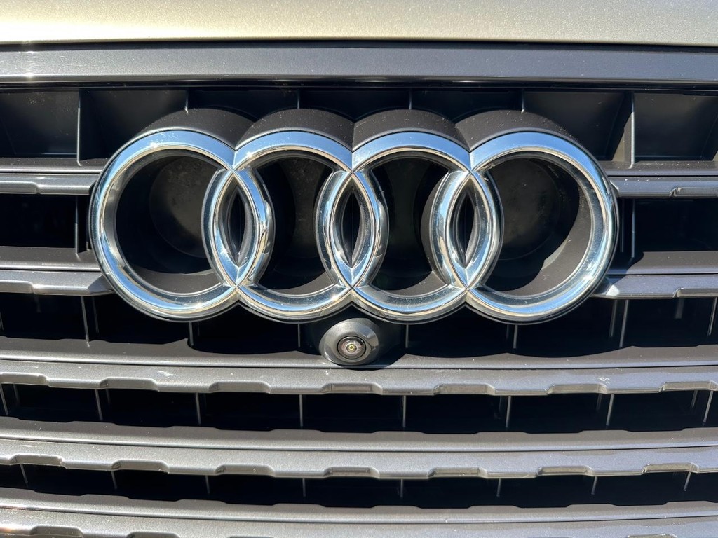 Audi Q7 Vehicle Full-screen Gallery Image 57