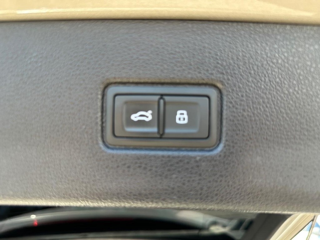 Audi Q7 Vehicle Full-screen Gallery Image 61