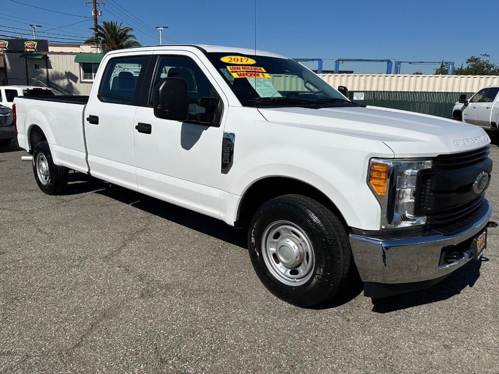 Ford F-250 Vehicle Full-screen Gallery Image 03
