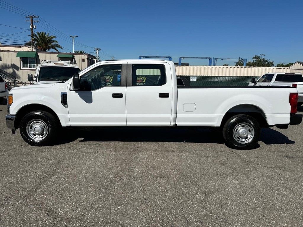 Ford F-250 Vehicle Full-screen Gallery Image 11