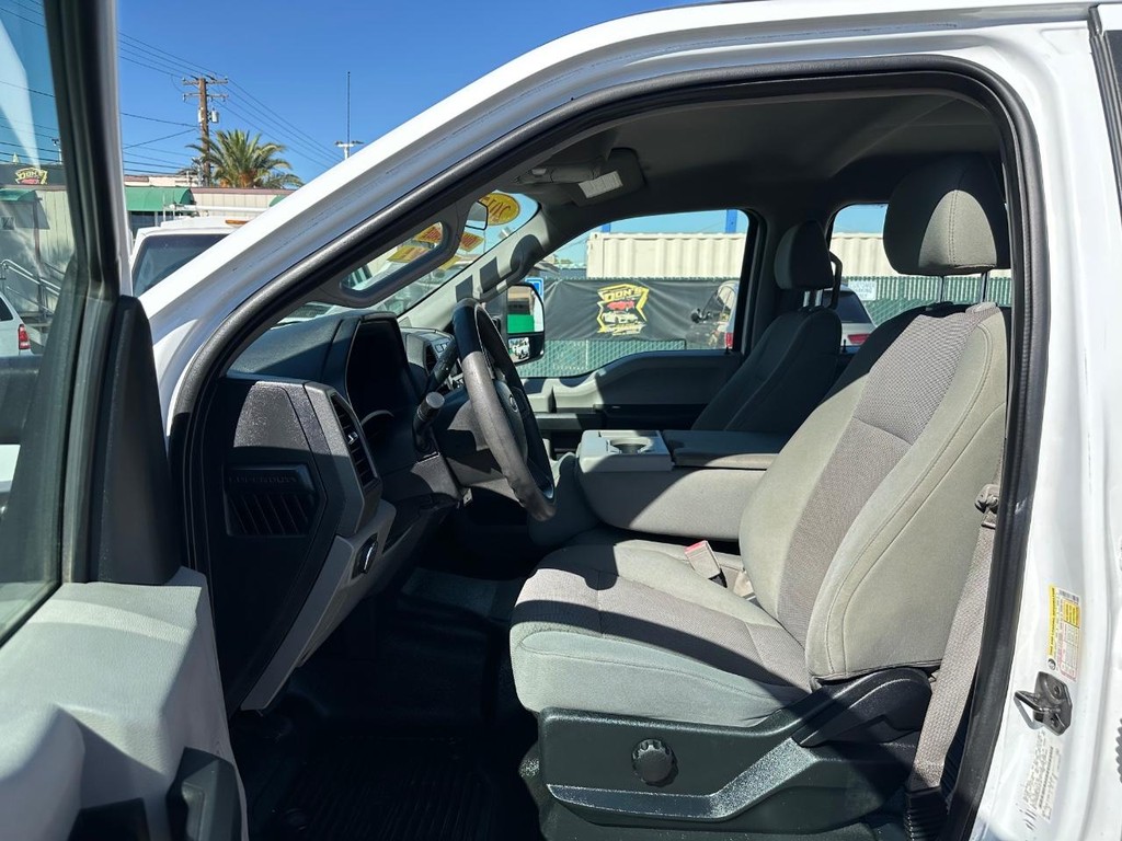 Ford F-250 Vehicle Full-screen Gallery Image 17