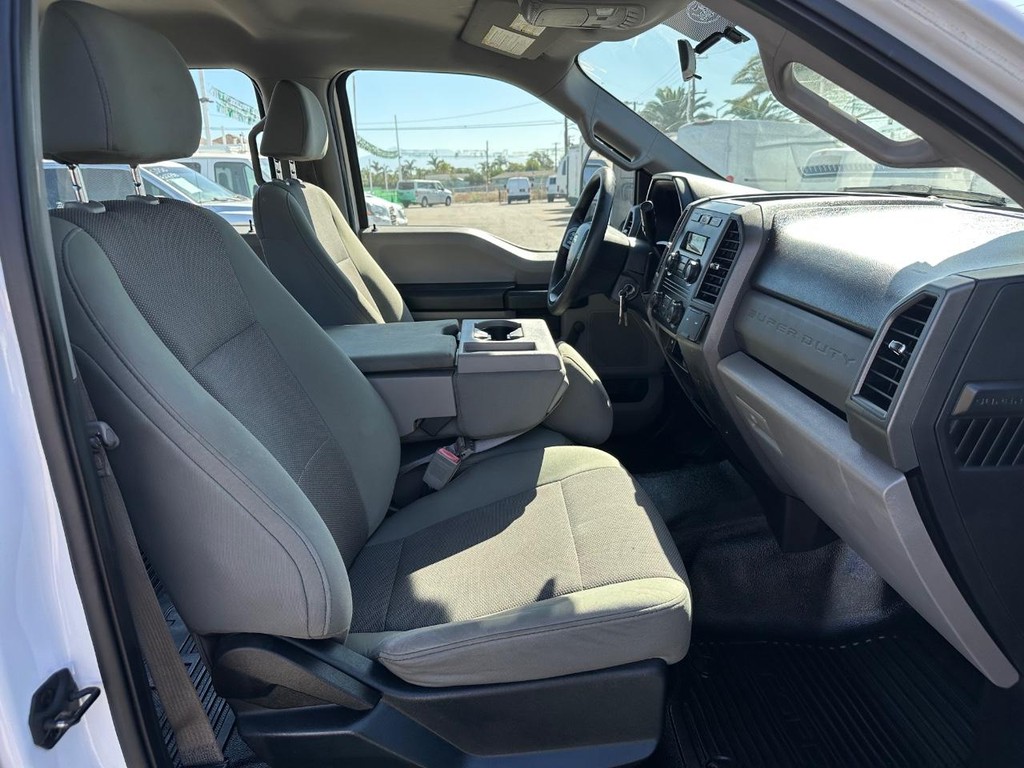 Ford F-250 Vehicle Full-screen Gallery Image 21