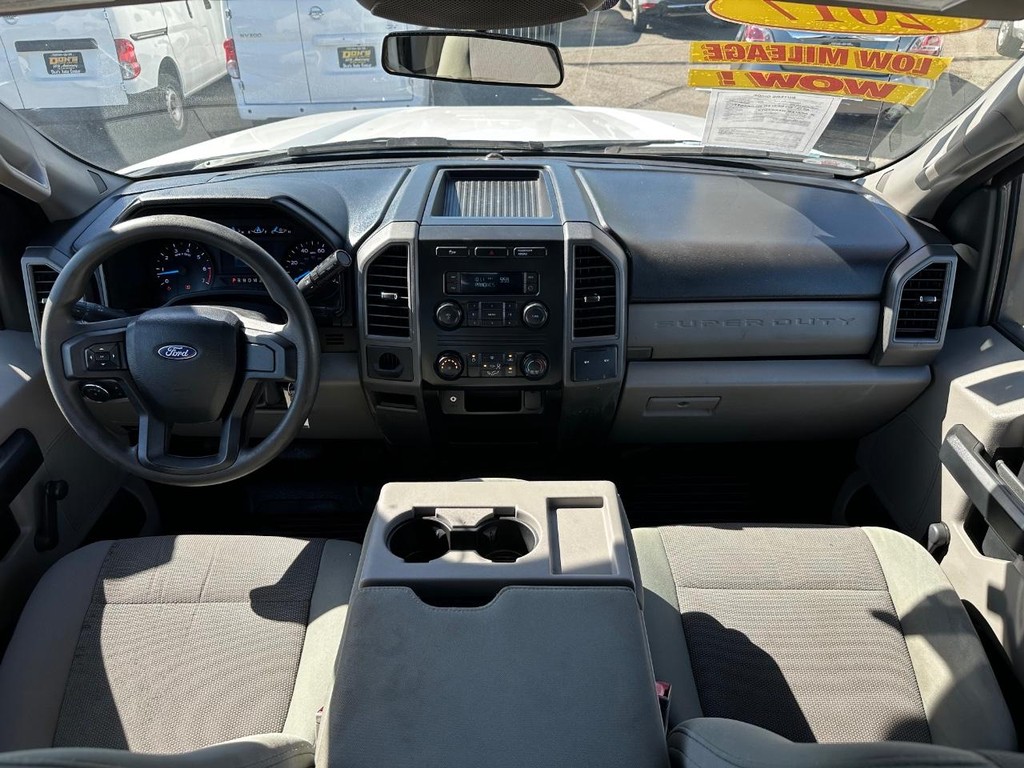 Ford F-250 Vehicle Full-screen Gallery Image 23