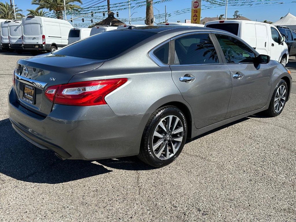 2016 Nissan Altima SV photo 3