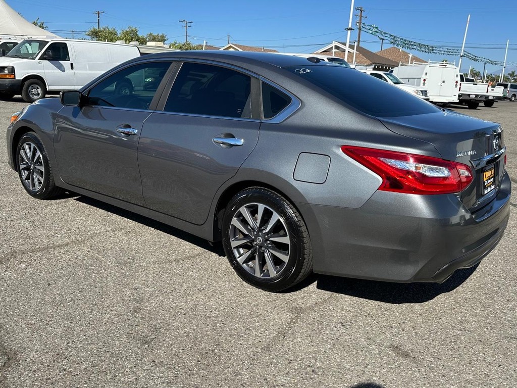 2016 Nissan Altima SV photo 5