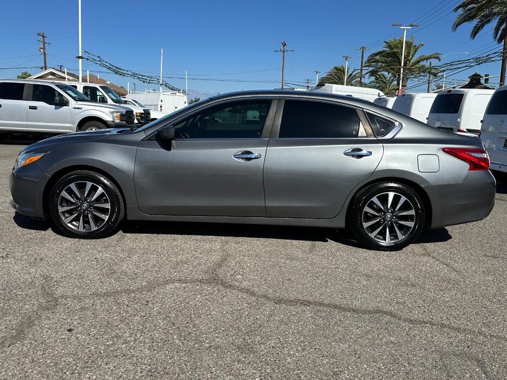 2016 Nissan Altima SV photo 6