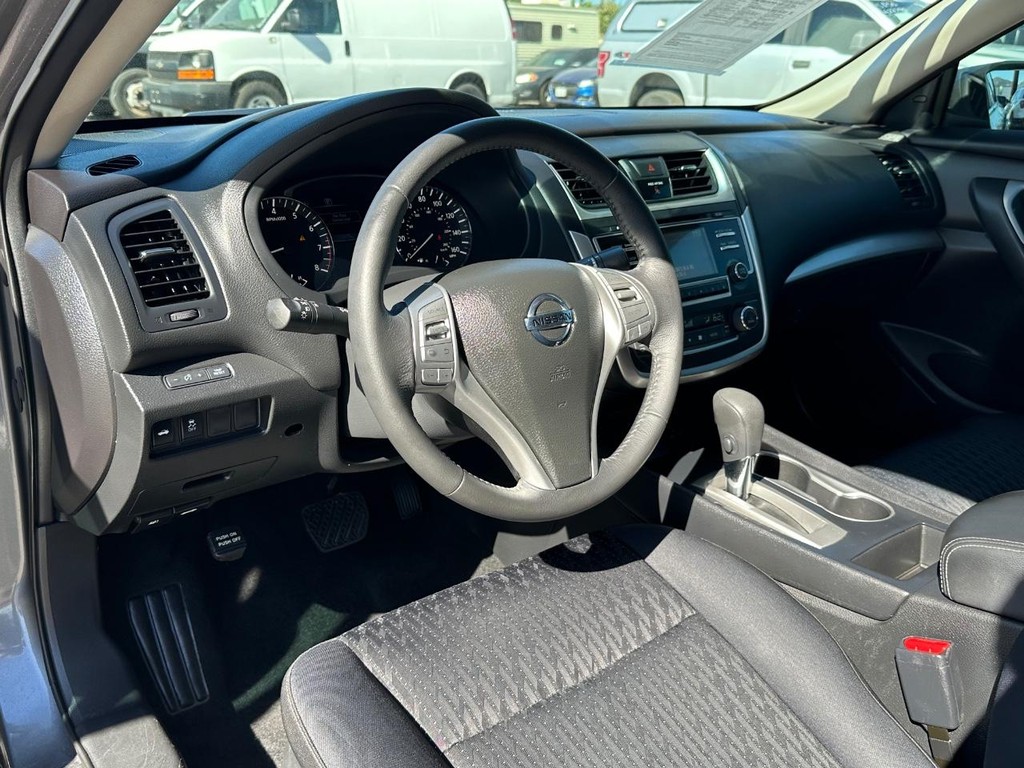 2016 Nissan Altima SV photo 10