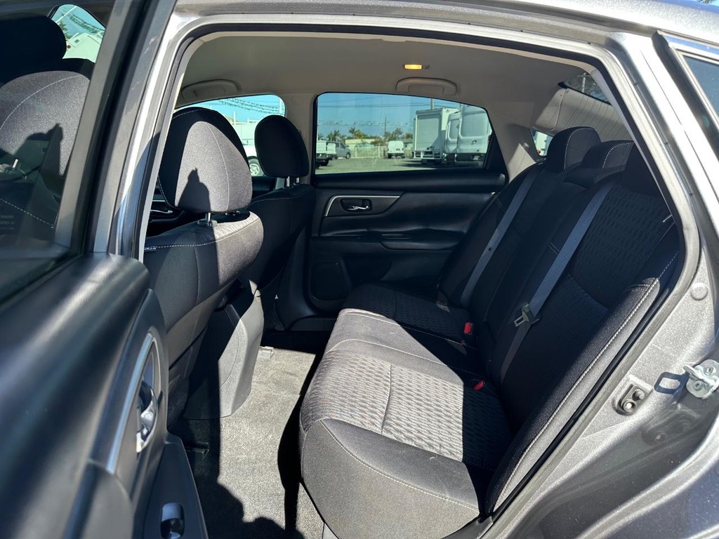 2016 Nissan Altima SV photo 19