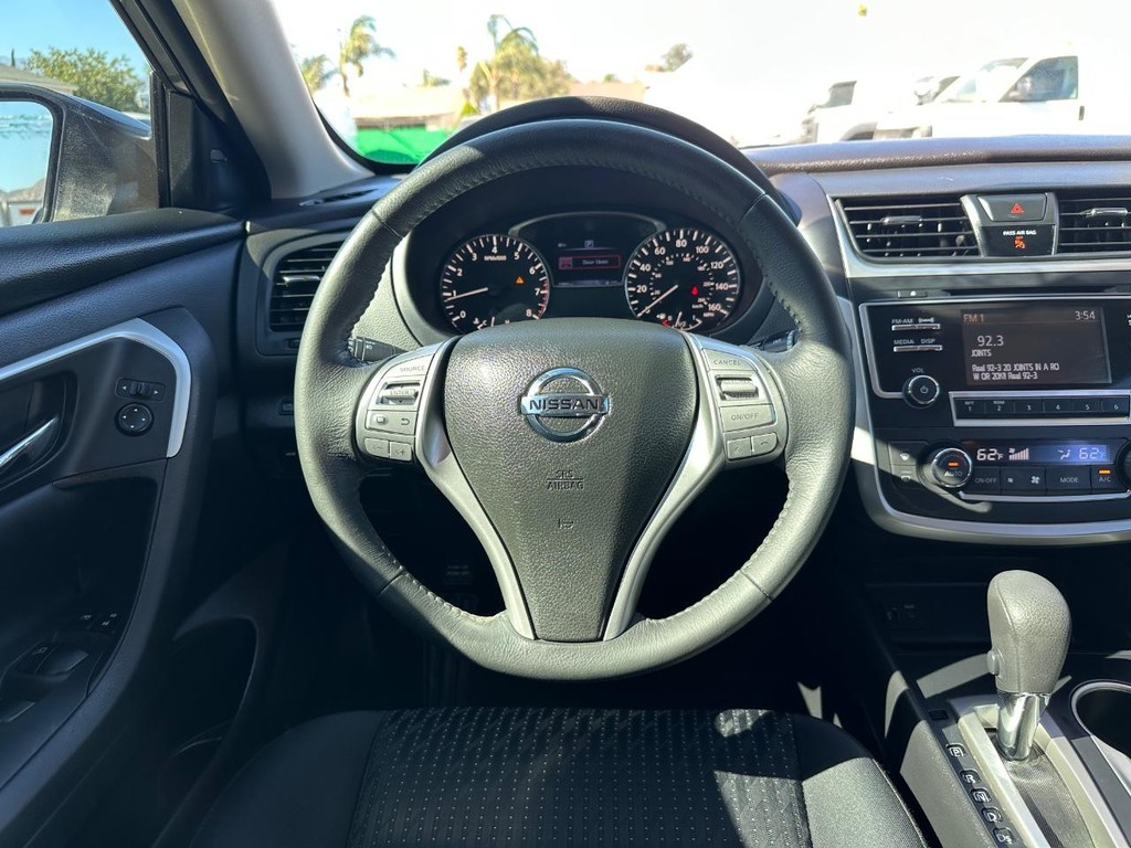 2016 Nissan Altima SV photo 20