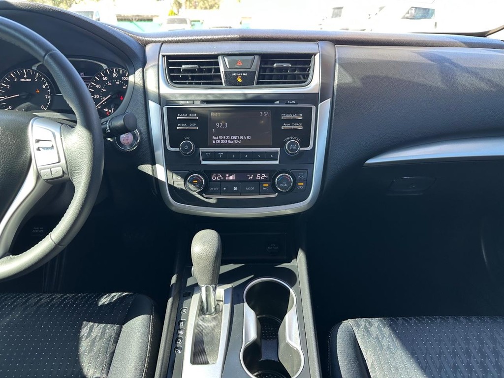 2016 Nissan Altima SV photo 22
