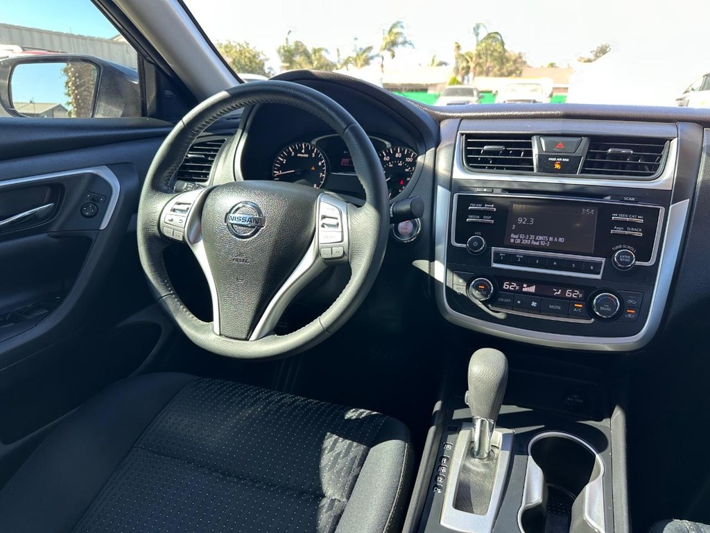 2016 Nissan Altima SV photo 23