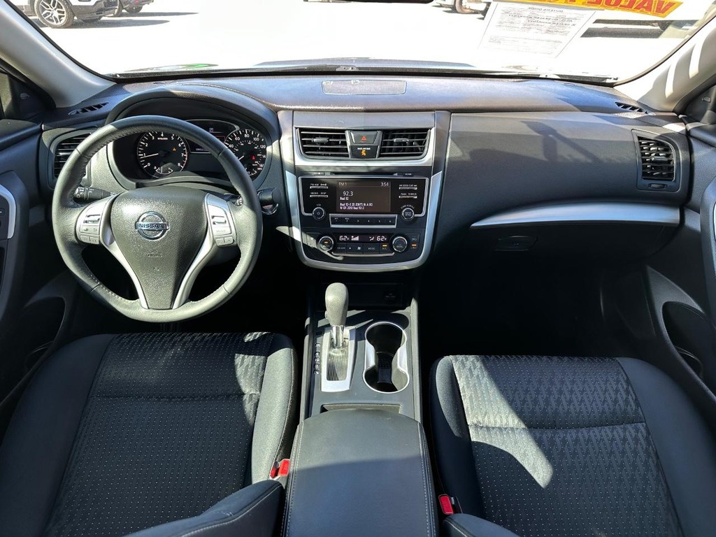 2016 Nissan Altima SV photo 24