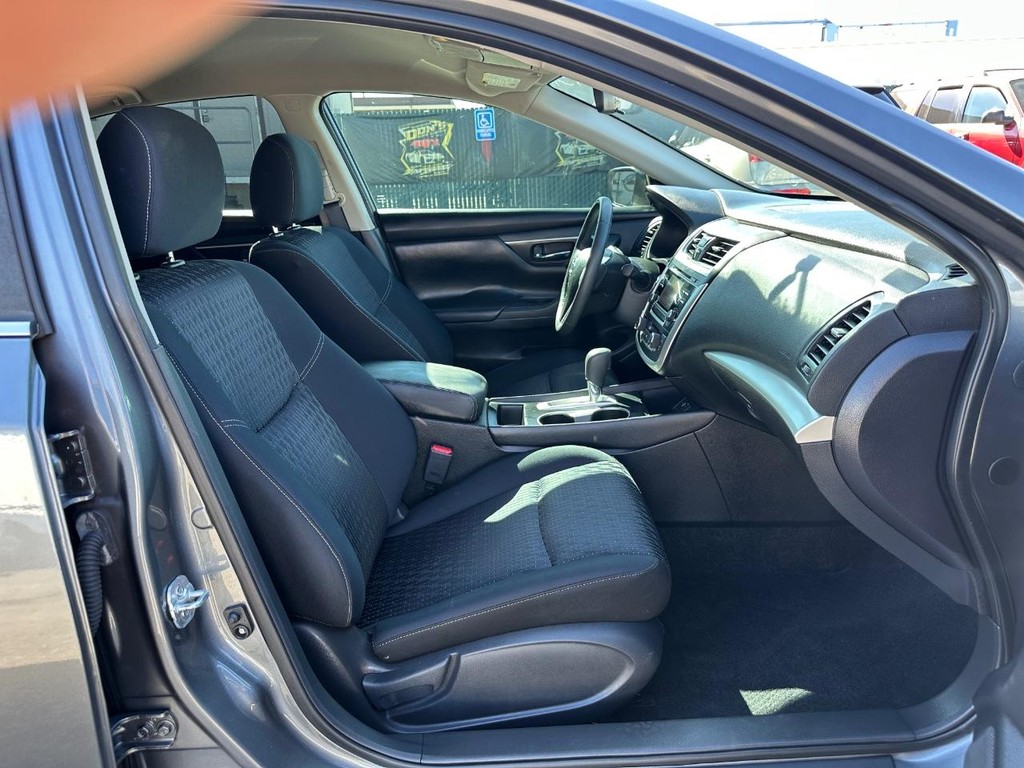 2016 Nissan Altima SV photo 26